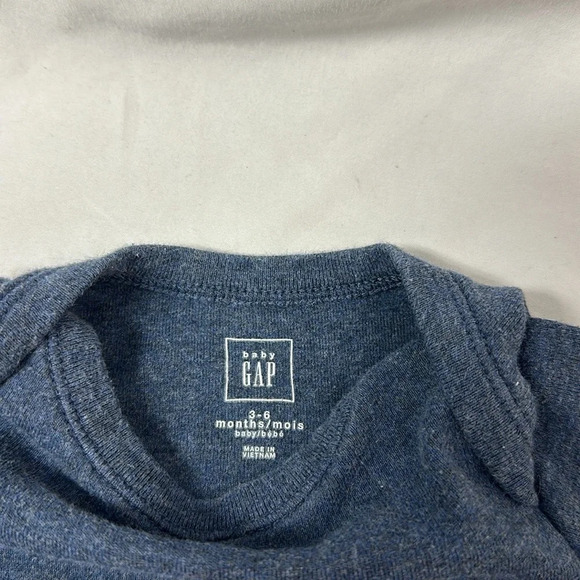 GAP - 2 piece baby outfit/set - joggers and onesie top. Size 3-6 months - Picture 3 of 5